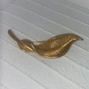 Authentic Vintage Hattie Carnegie Gold Leaf Brooch Pin